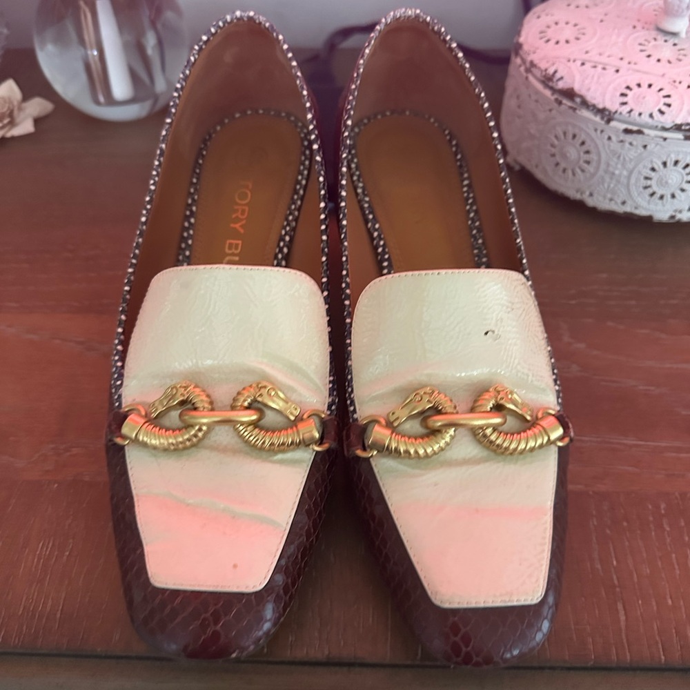 Tory Burch Cream and Brown Leather Flats with Gold Accent. Gently used